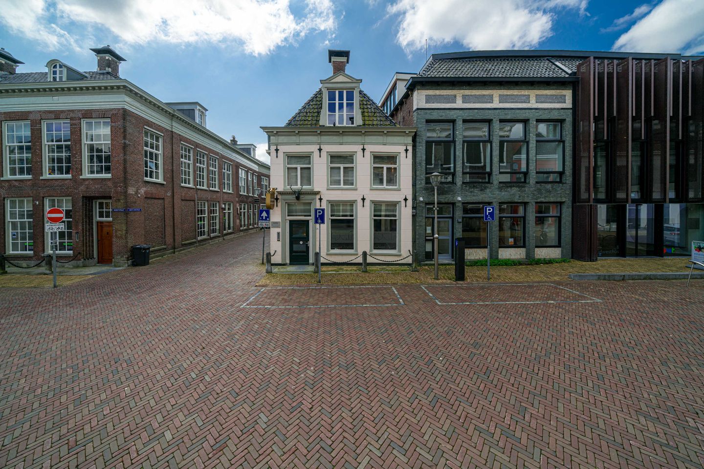View photo 1 of Marktstraat 12