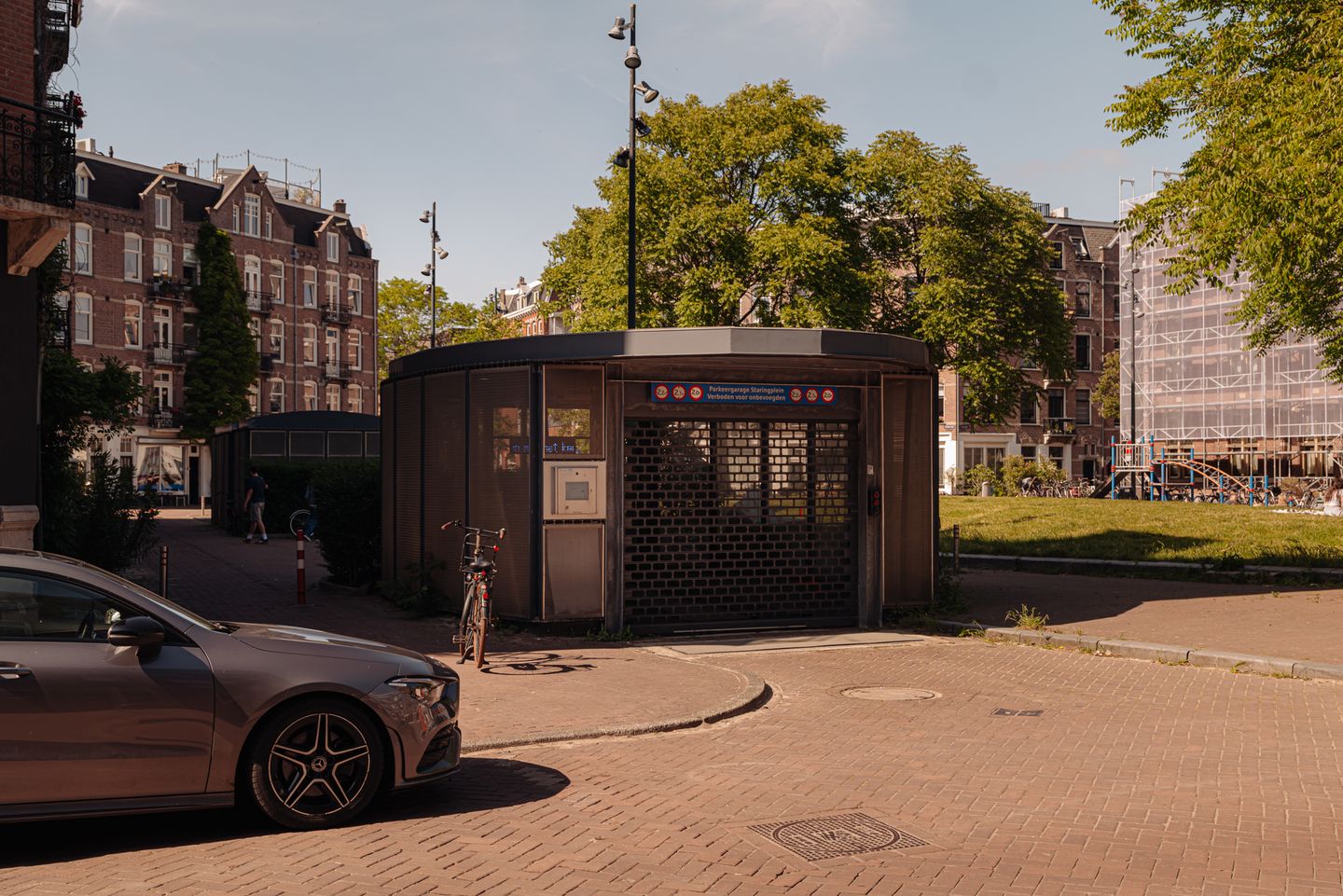 Bekijk foto 2 van Staringplein 15