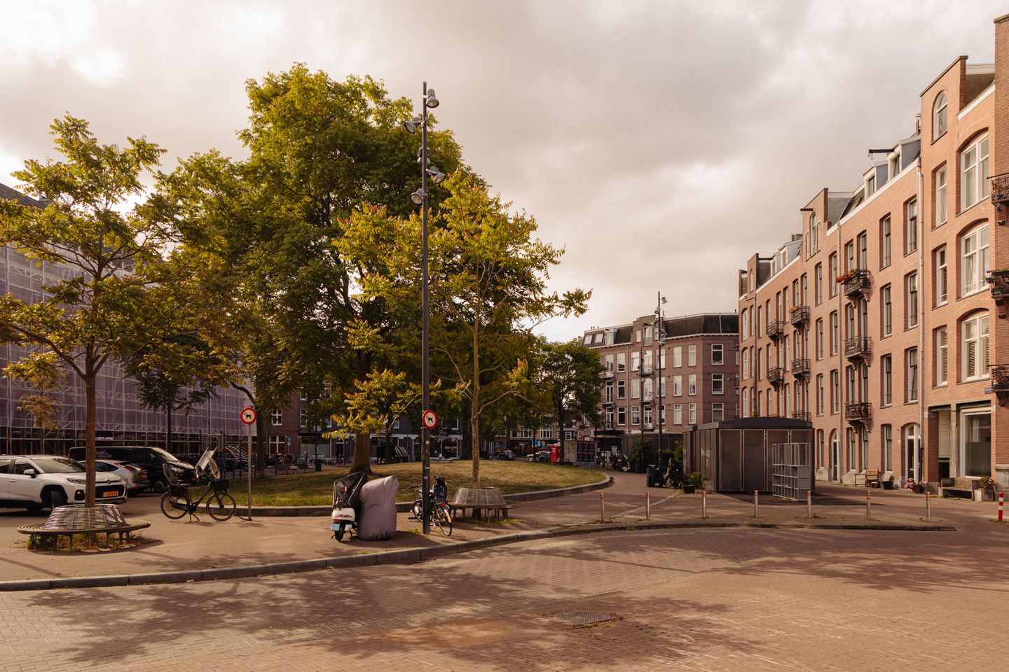 Bekijk foto 3 van Staringplein 15