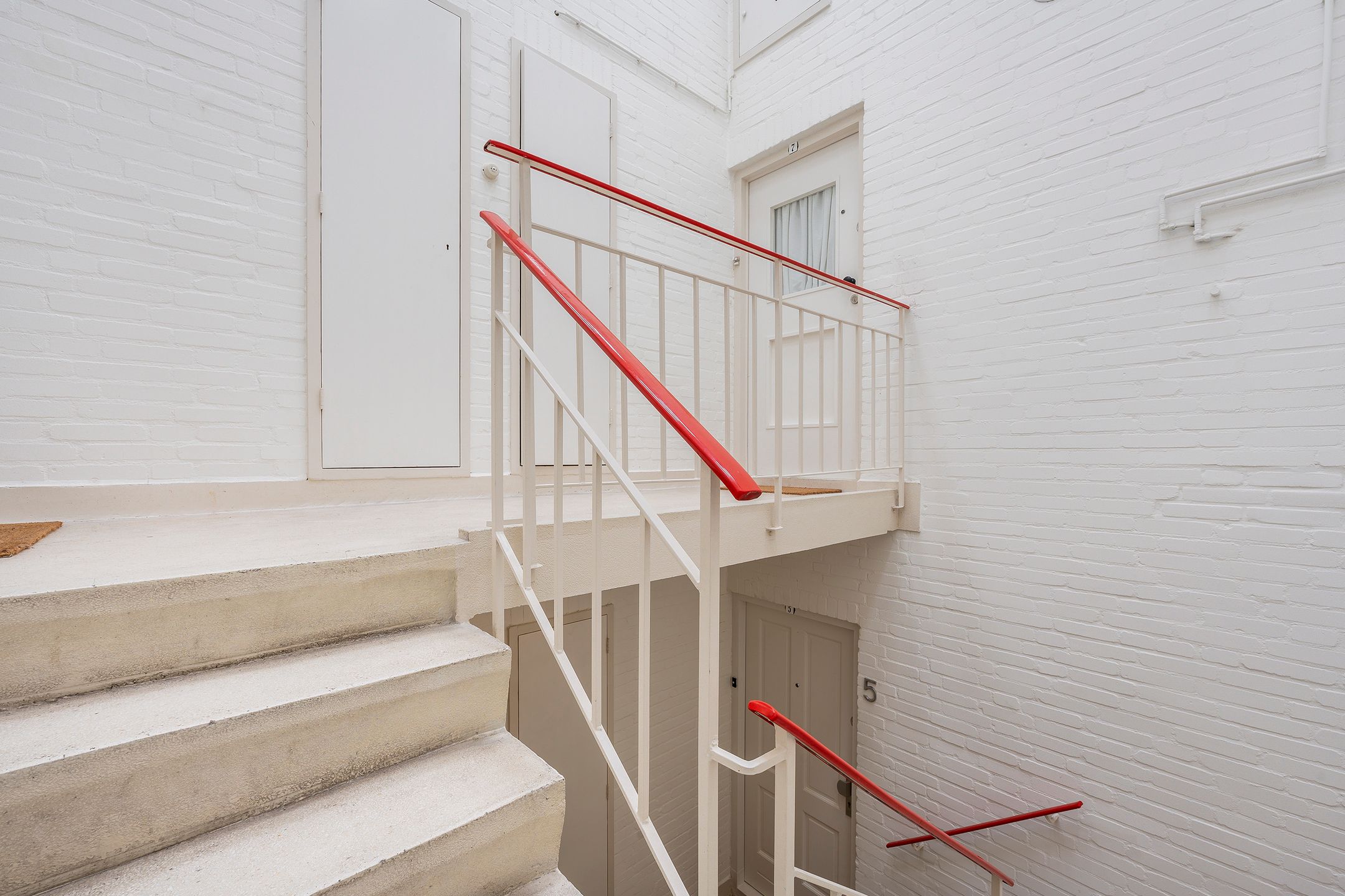 Photo 33 of Trompstraat 5-G