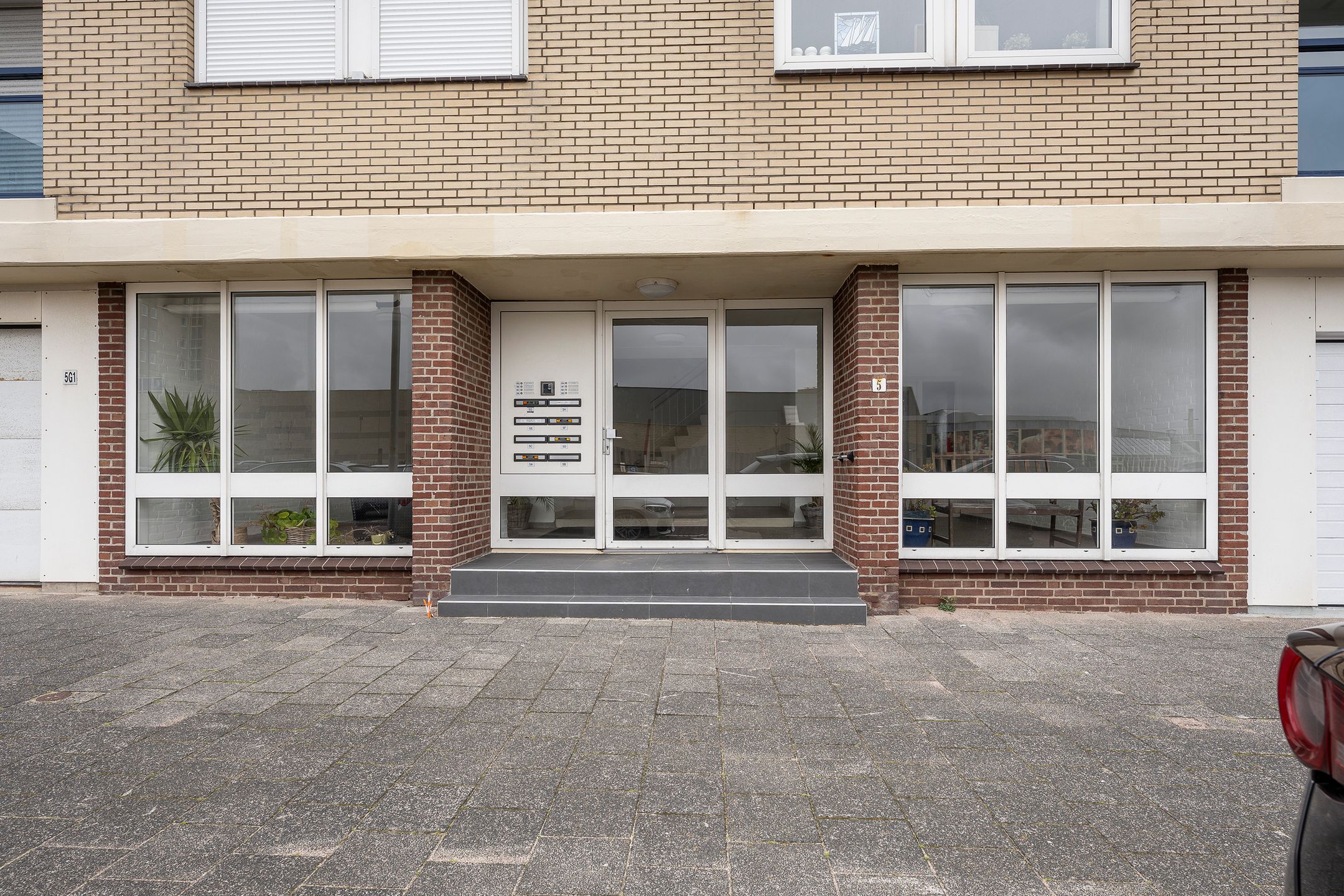 Photo 36 of Trompstraat 5-G