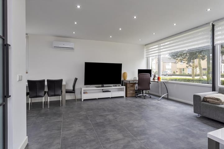 Photo 9 of Thijmstraat 1