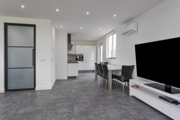 Photo 13 of Thijmstraat 1