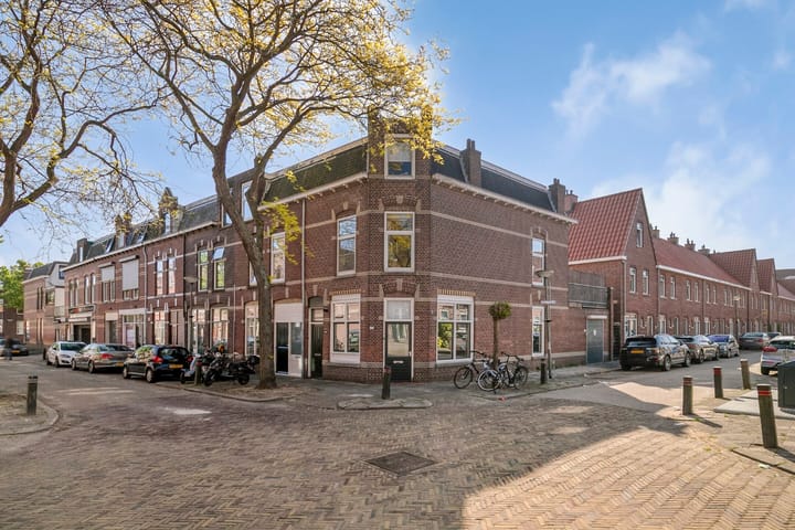 Foto 1 van Van Beverenstraat 15-B