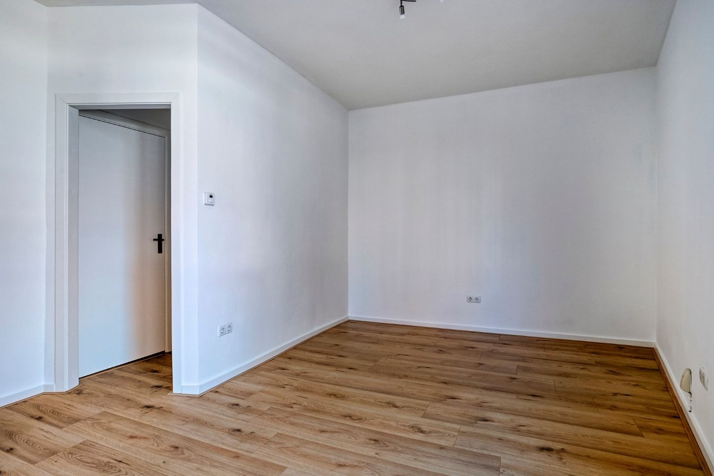 Photo 5 of Van Beverenstraat 15-B