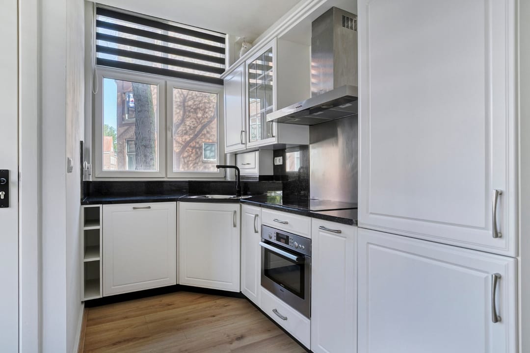 Photo 7 of Van Beverenstraat 15-B