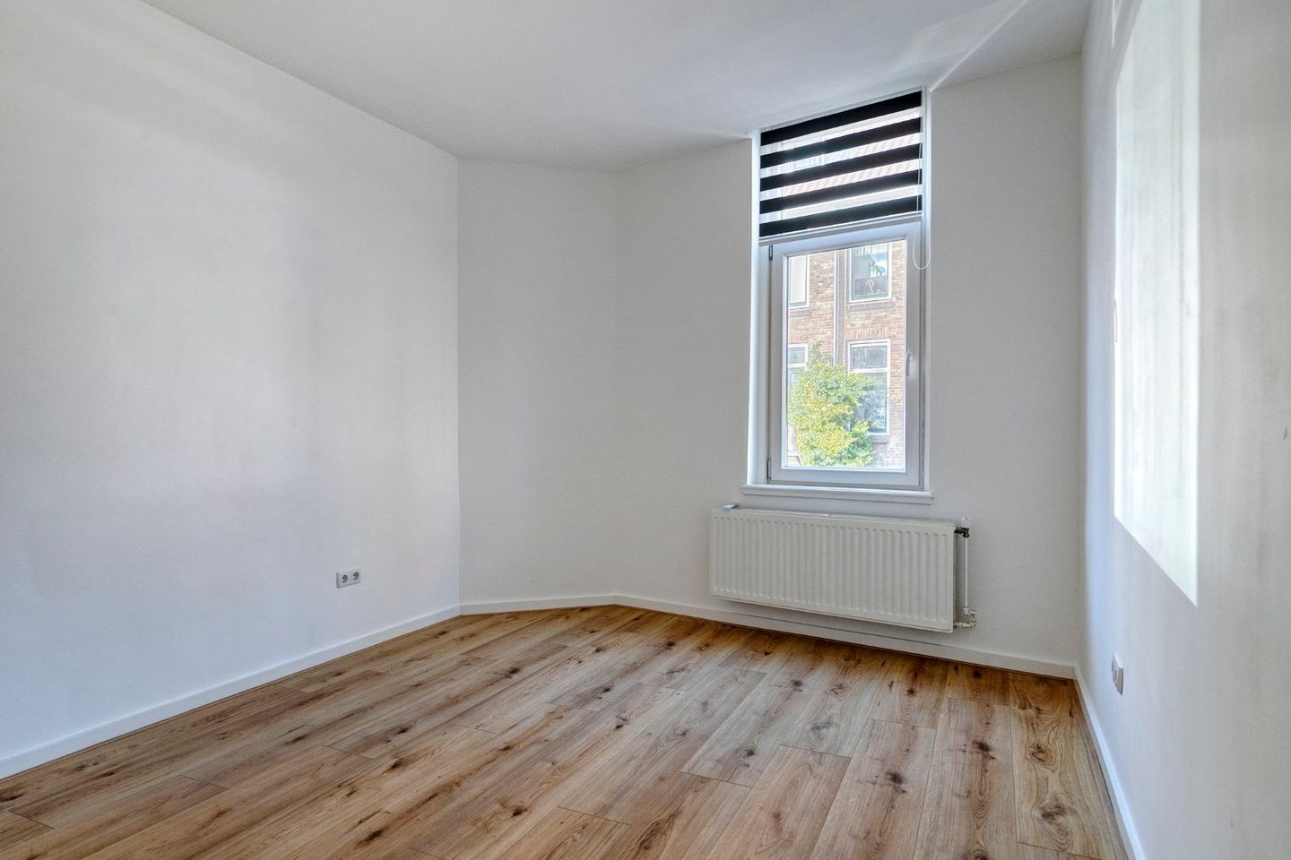 Photo 14 of Van Beverenstraat 15-B