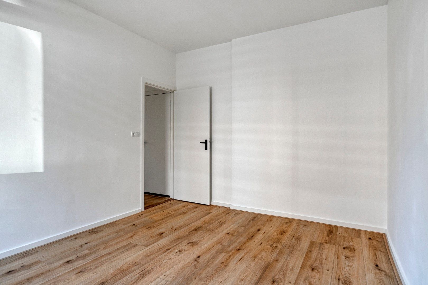 Photo 15 of Van Beverenstraat 15-B