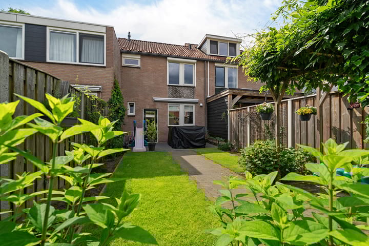 Photo 33 of Weerselosestraat 74