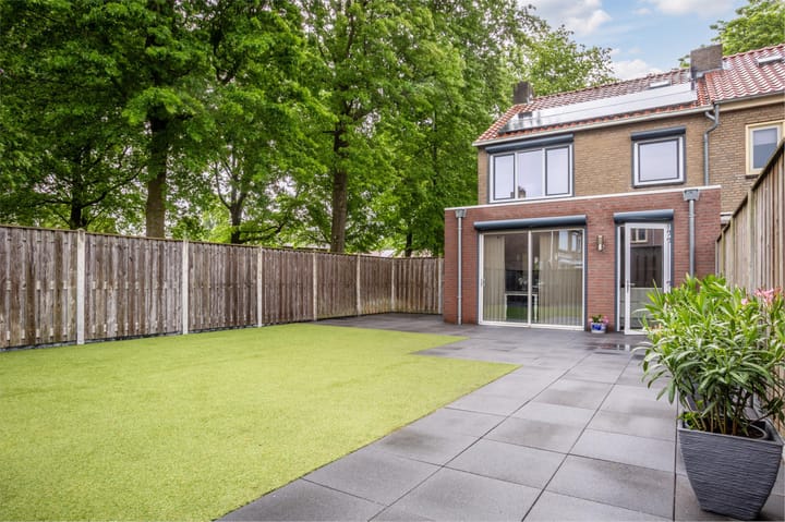 Foto 2 van Meeuwenstraat 2