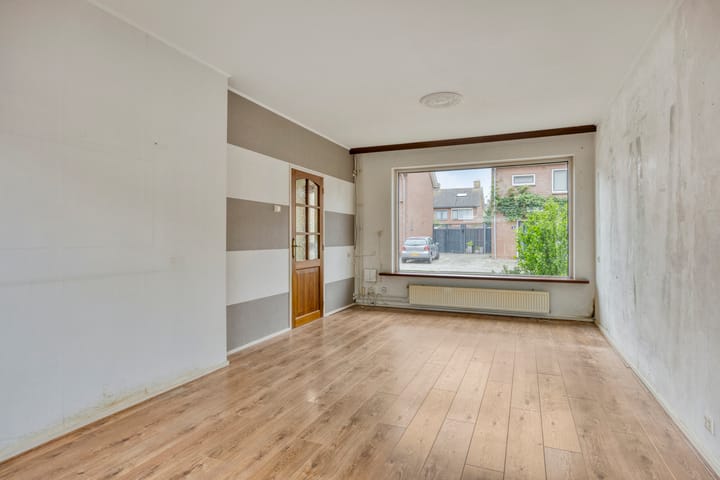 Photo 2 of Leliestraat 7