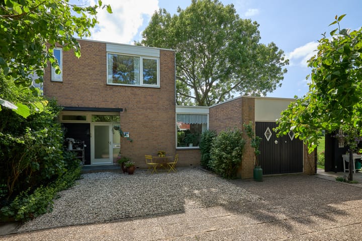 A.G.M. van der Hoevenstraat 69