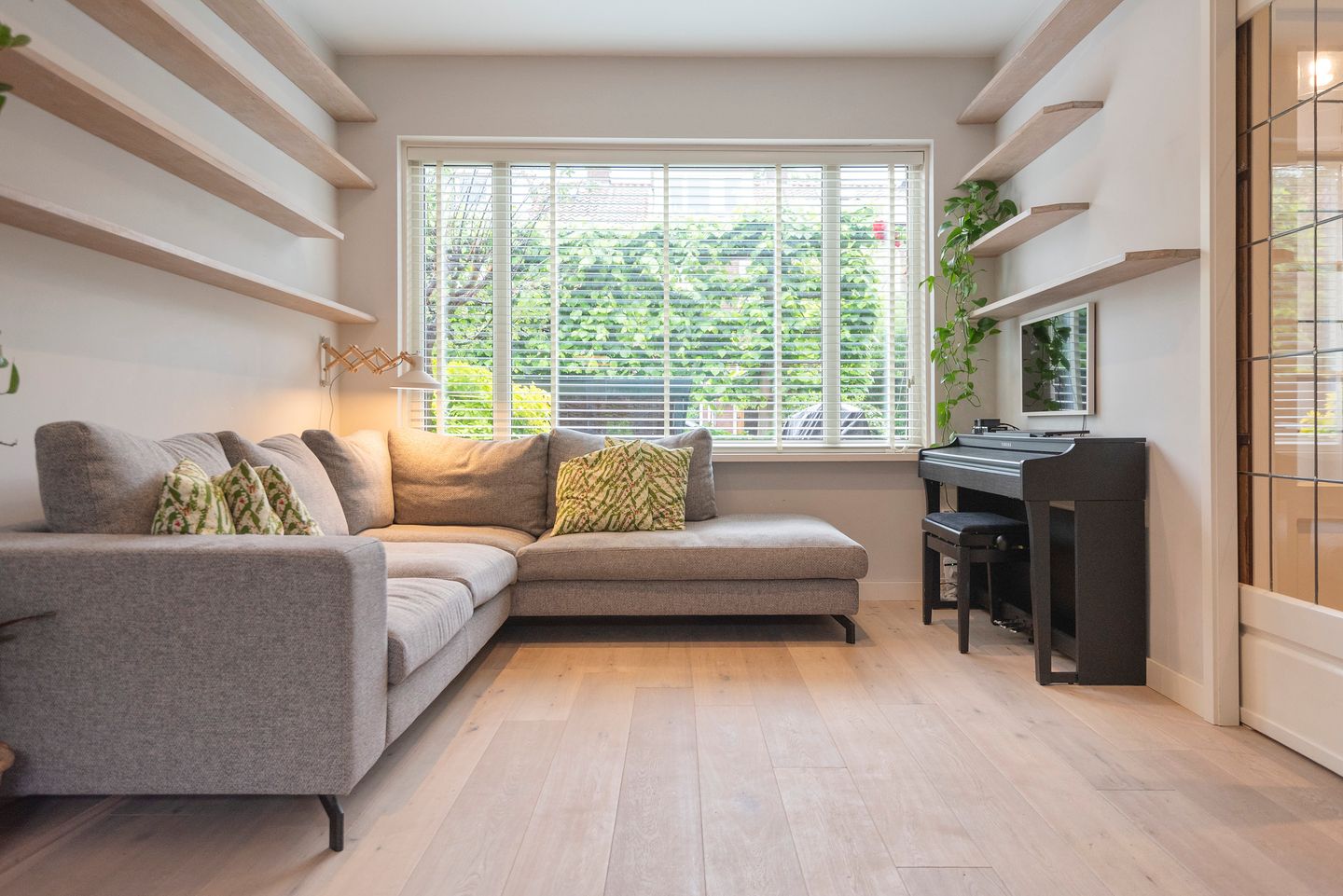 Foto 10 van Van 't Hoffstraat 159