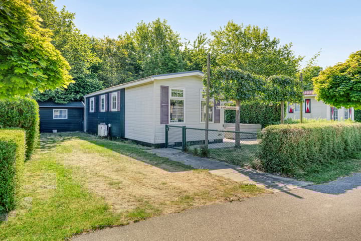 Foto 1 van Landingsweg 1-748