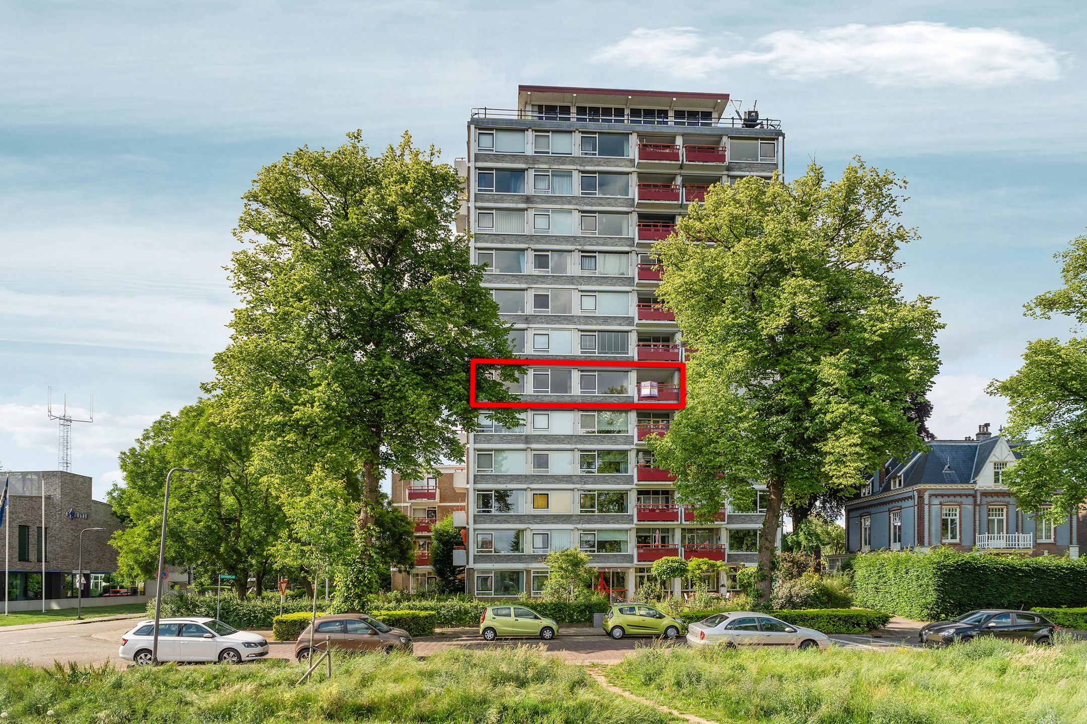 Foto 3 van Stationsplein 94