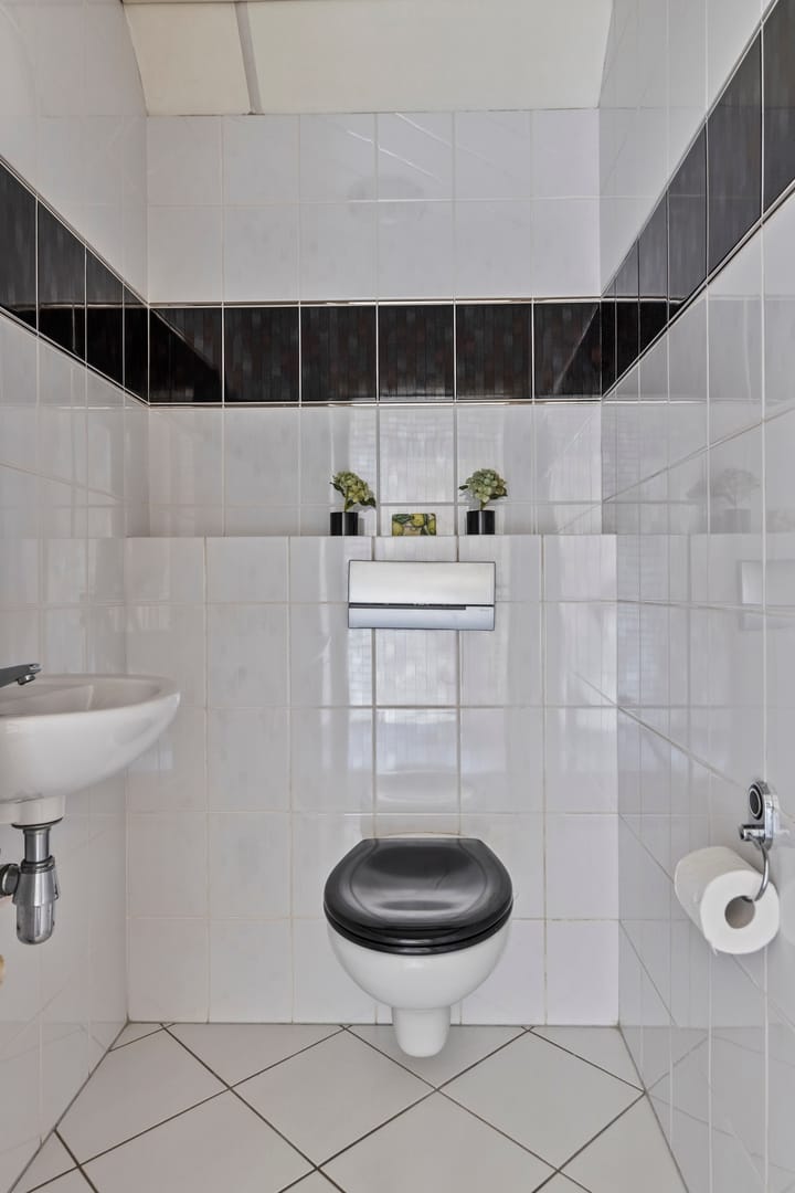 Photo 32 of Thoorderstraat 17