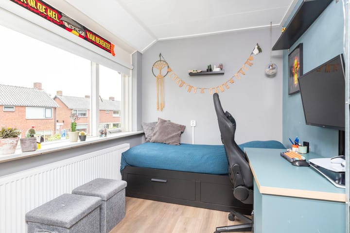 Foto 20 van J.D. van der Waalsstraat 51