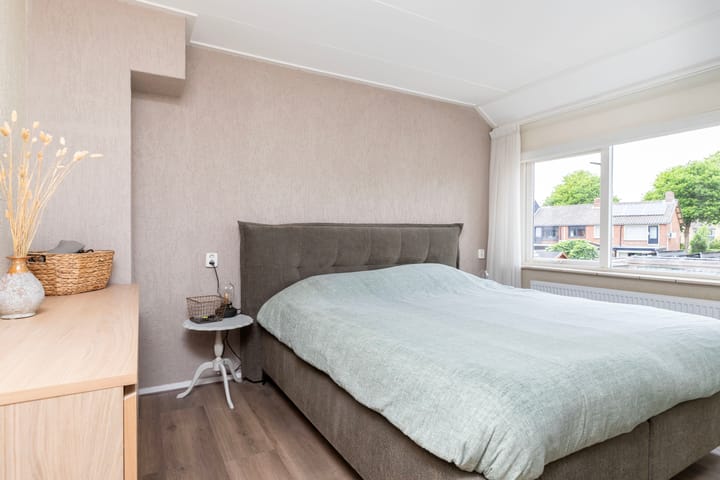 Foto 21 van J.D. van der Waalsstraat 51