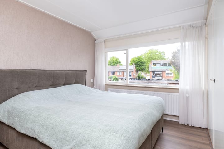 Foto 22 van J.D. van der Waalsstraat 51