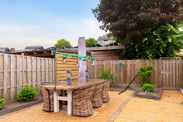 Foto 25 van J.D. van der Waalsstraat 51