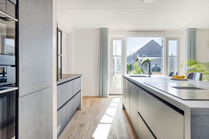 Foto 10 van Johan Roebersstraat 24