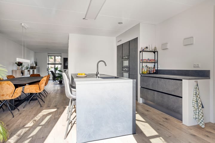 Foto 12 van Johan Roebersstraat 24