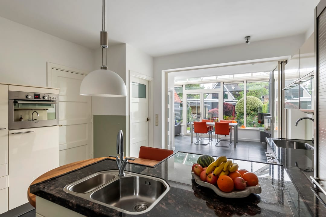 Foto 2 van Van Dam van Isseltweg 9