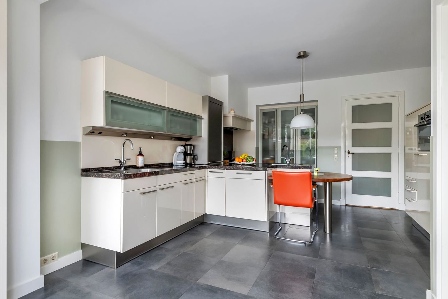 Foto 14 van Van Dam van Isseltweg 9