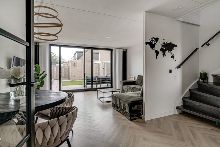 Photo 2 of Bauerstraat 4