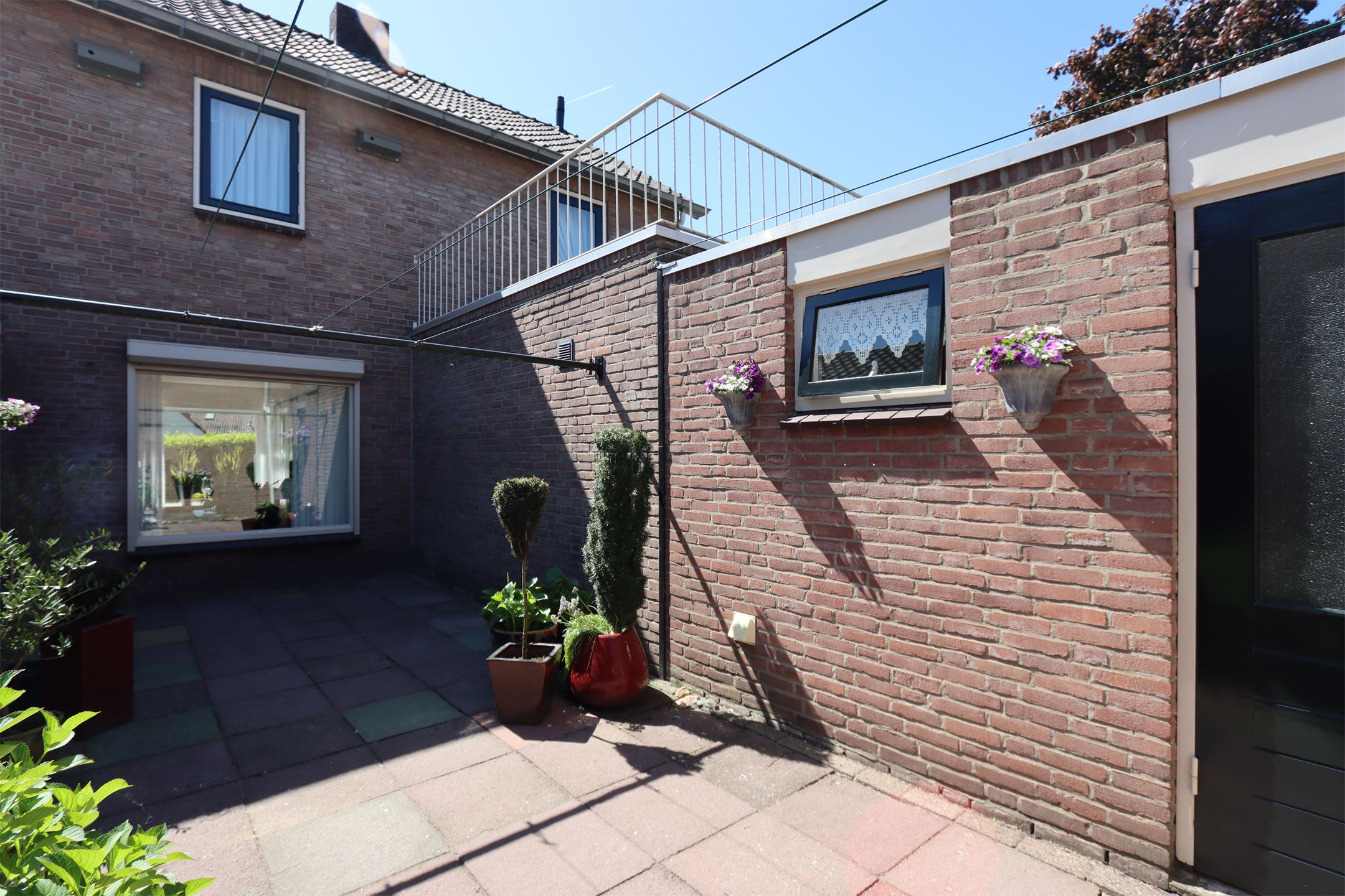 Semi-detached house with sunny side garden near forests in Groesbeek — 12