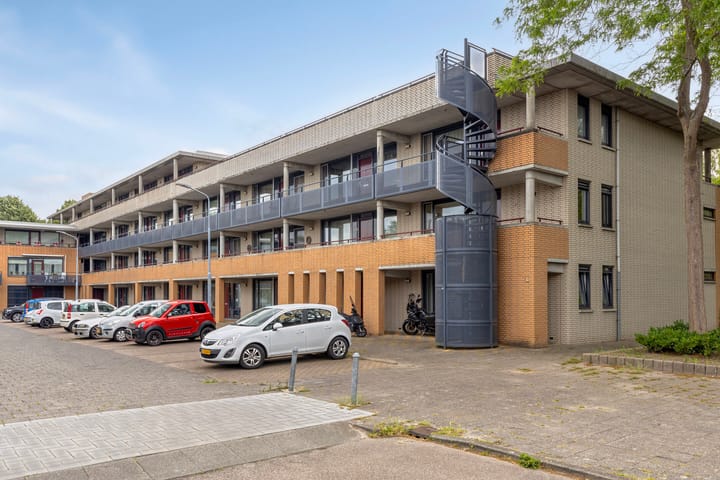 Foto 9 van Henriëtte Roland Holstlaan 53