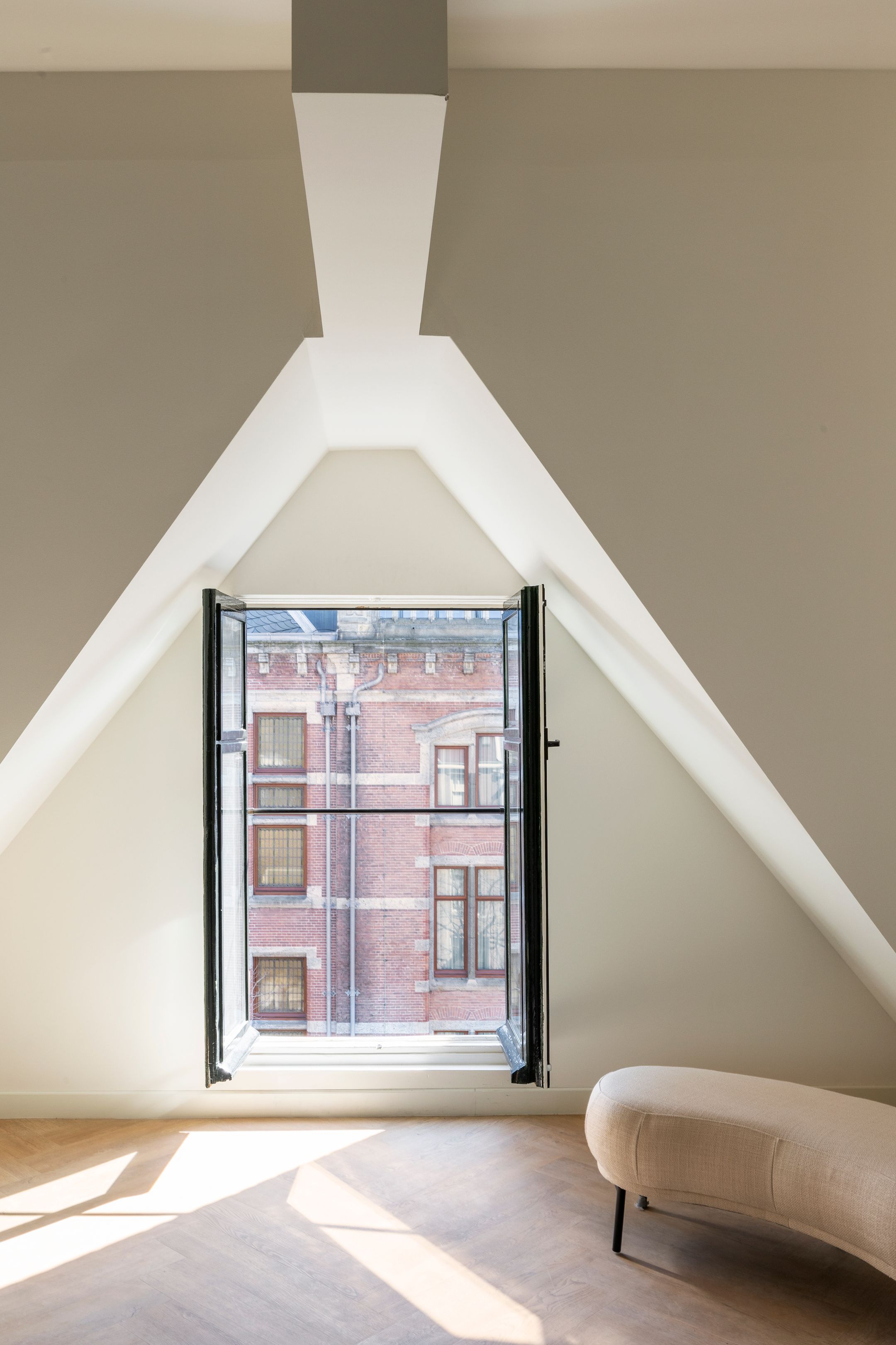 Foto 18 van Jan Luijkenstraat 102-F