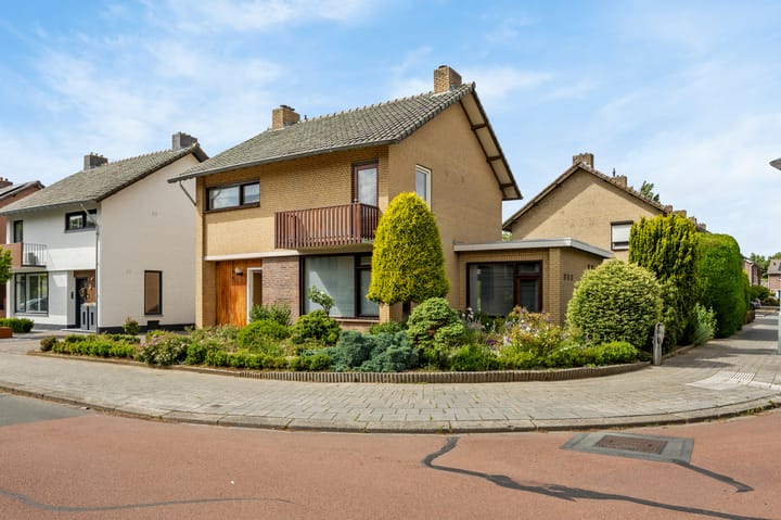 Photo 1 of Beukstraat 11