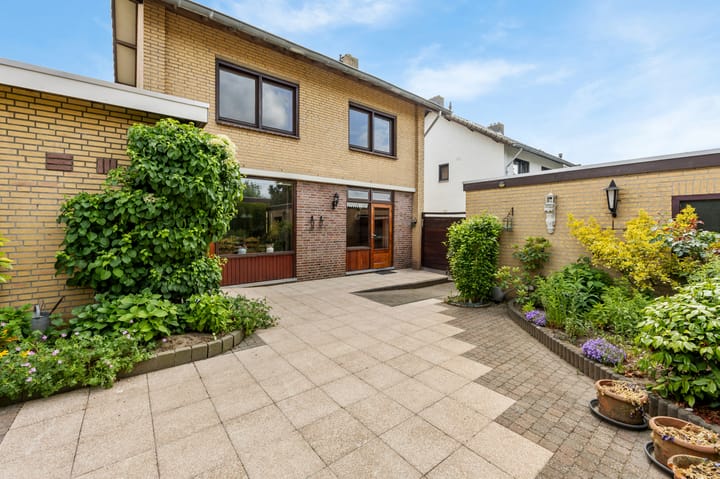 Photo 42 of Beukstraat 11