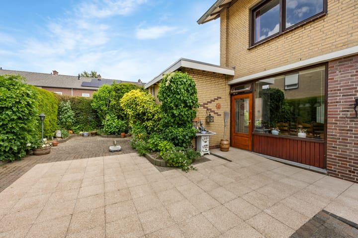 Photo 43 of Beukstraat 11