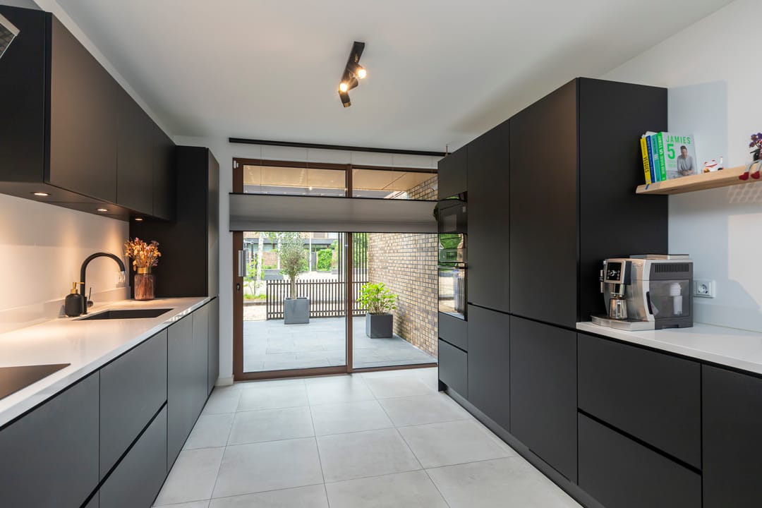 Photo 2 of Hongarenburg 166-C