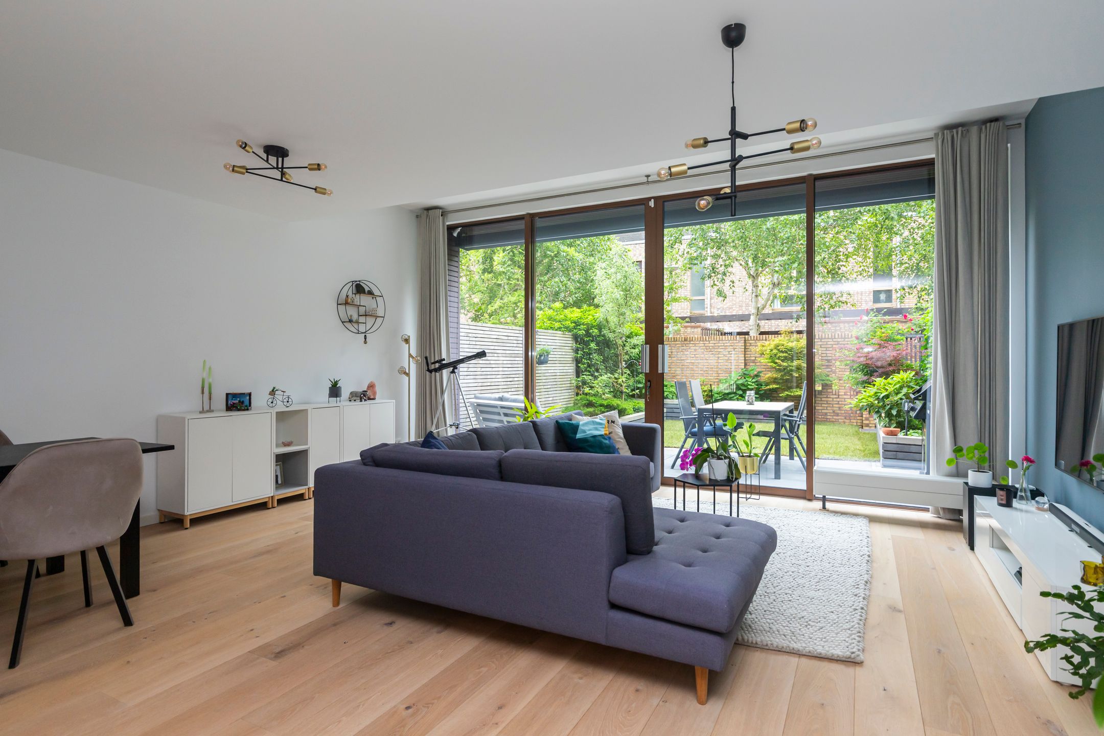 Photo 3 of Hongarenburg 166-C