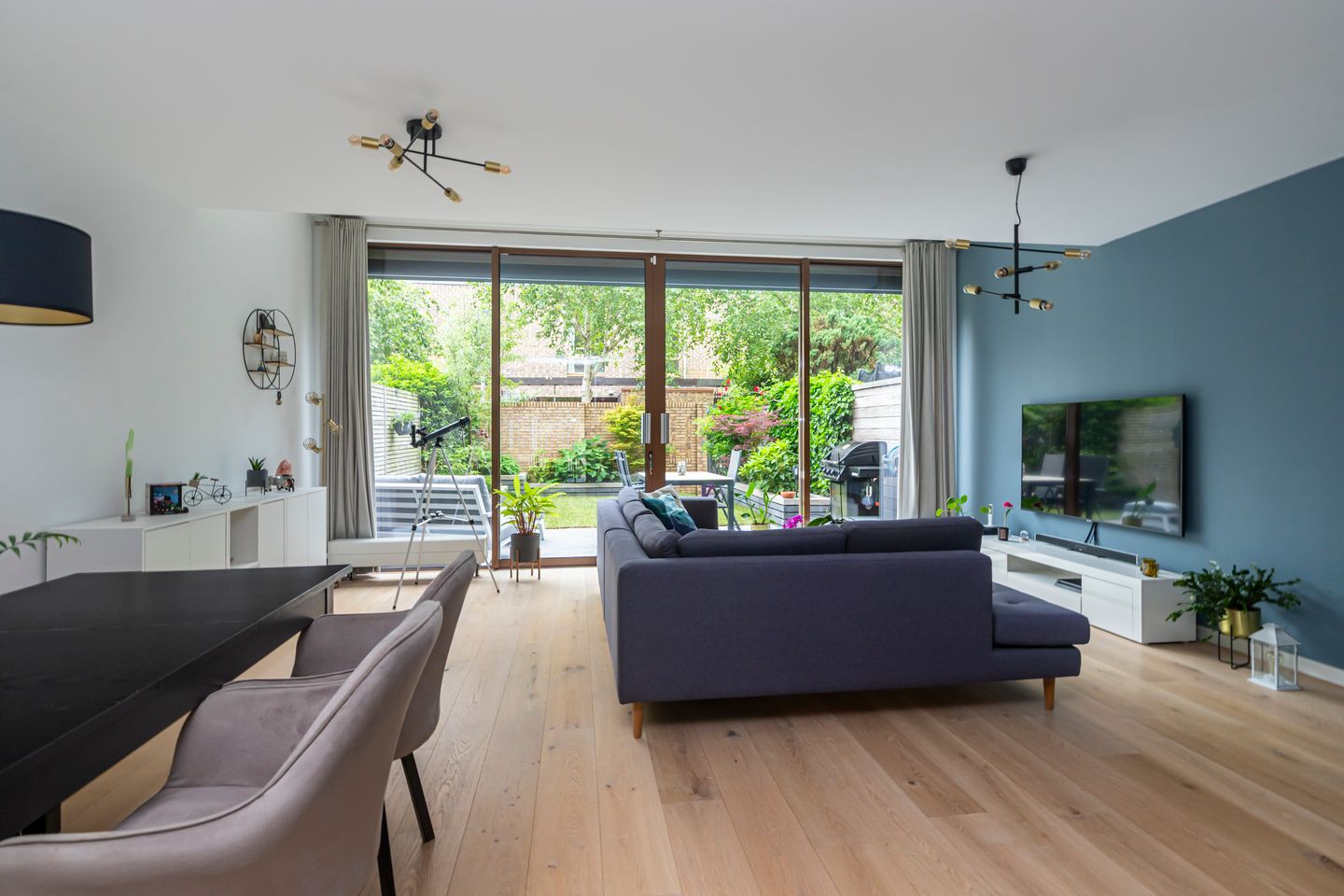 Photo 4 of Hongarenburg 166-C