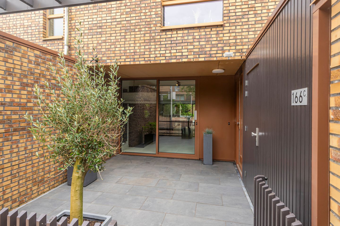 Photo 5 of Hongarenburg 166-C