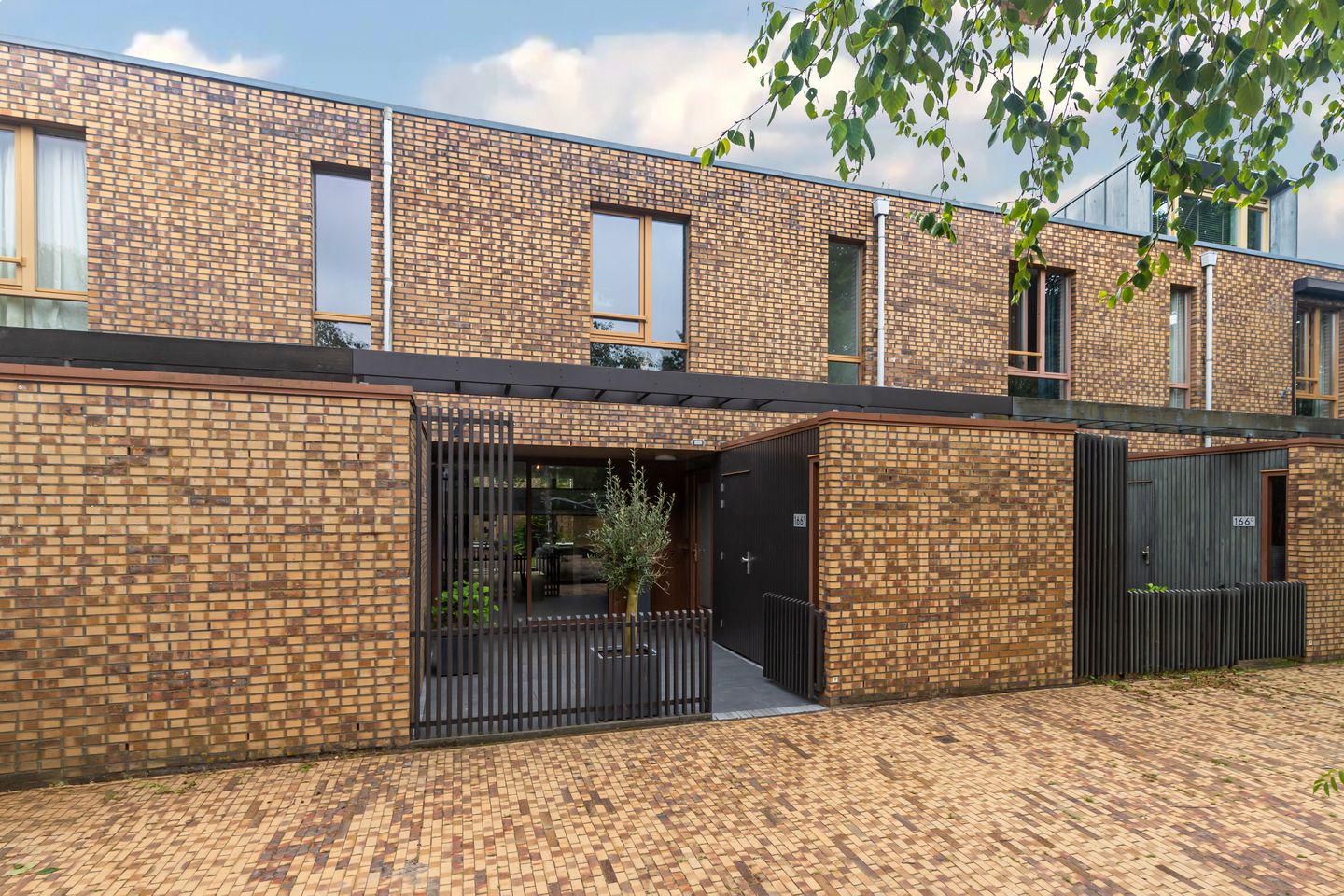 Photo 34 of Hongarenburg 166-C