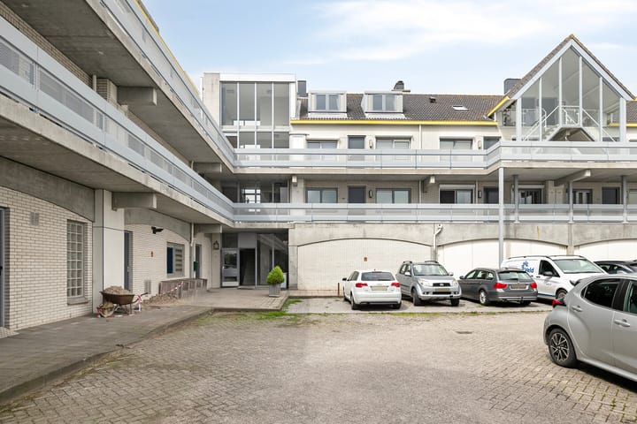 Photo 24 of Port Broclede 32