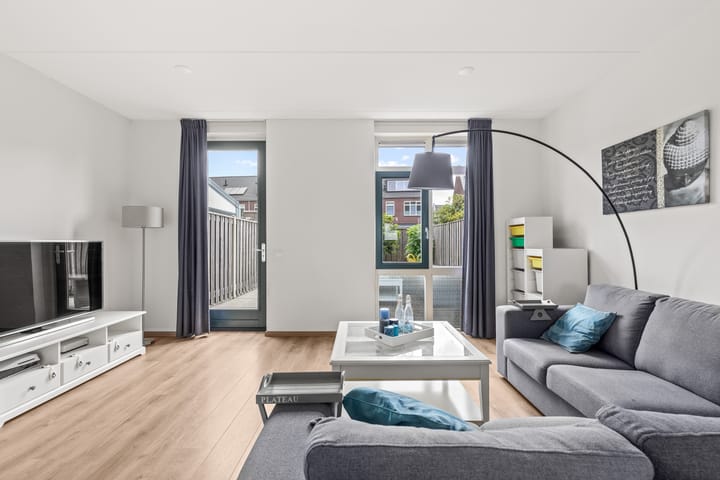 Foto 8 van Hobbemastraat 17