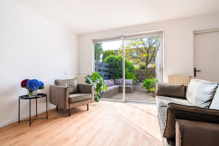 Foto 15 van Van den Broekstraat 3