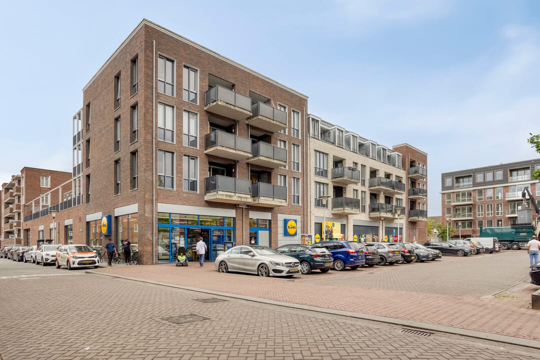 Photo 38 of Johanna Bogaersplein 5