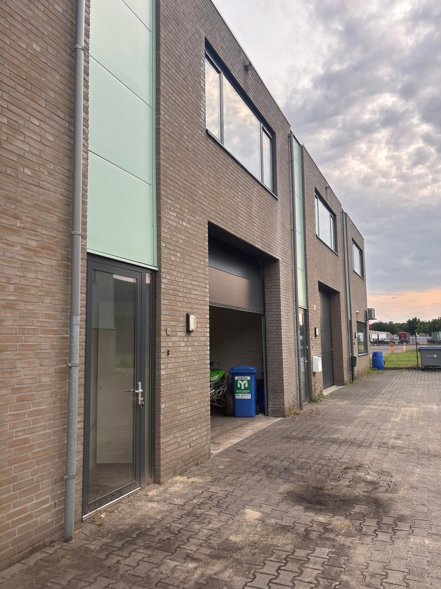 Bekijk foto 3 van Houtzagerijstraat 1