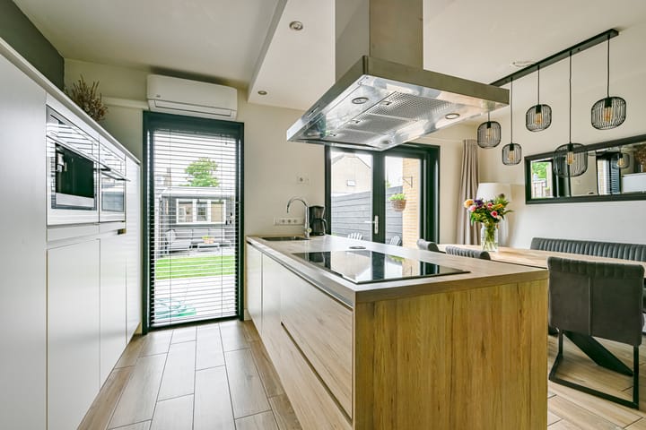 Foto 12 van Maarten Breetstraat 8