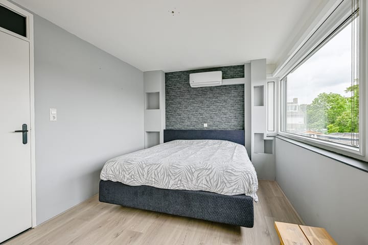 Foto 20 van Maarten Breetstraat 8