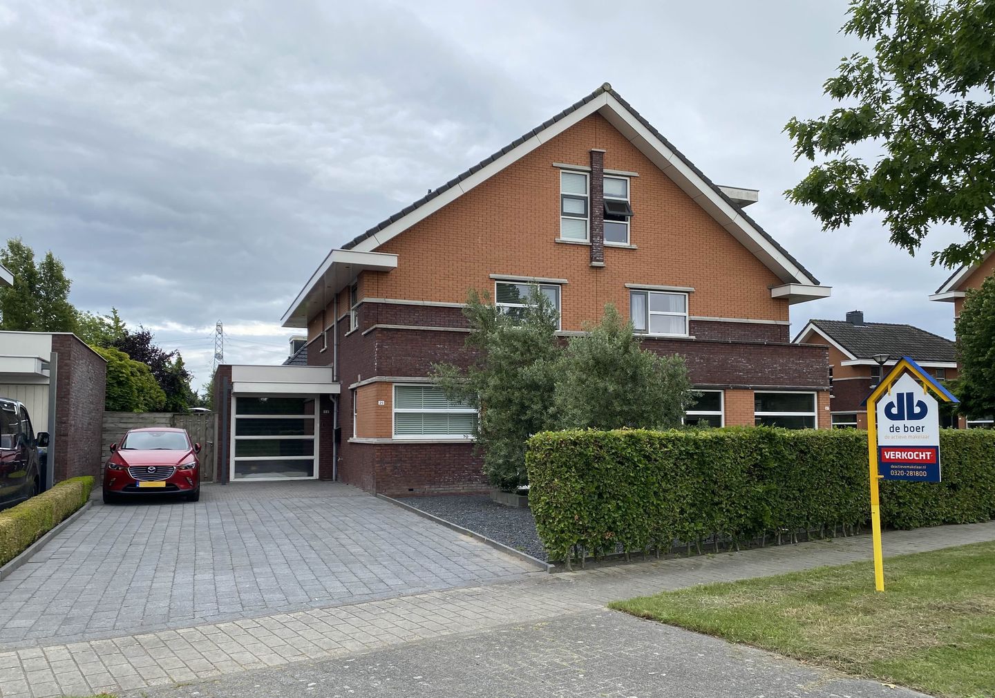 Foto 1 van De Waardenborg 25