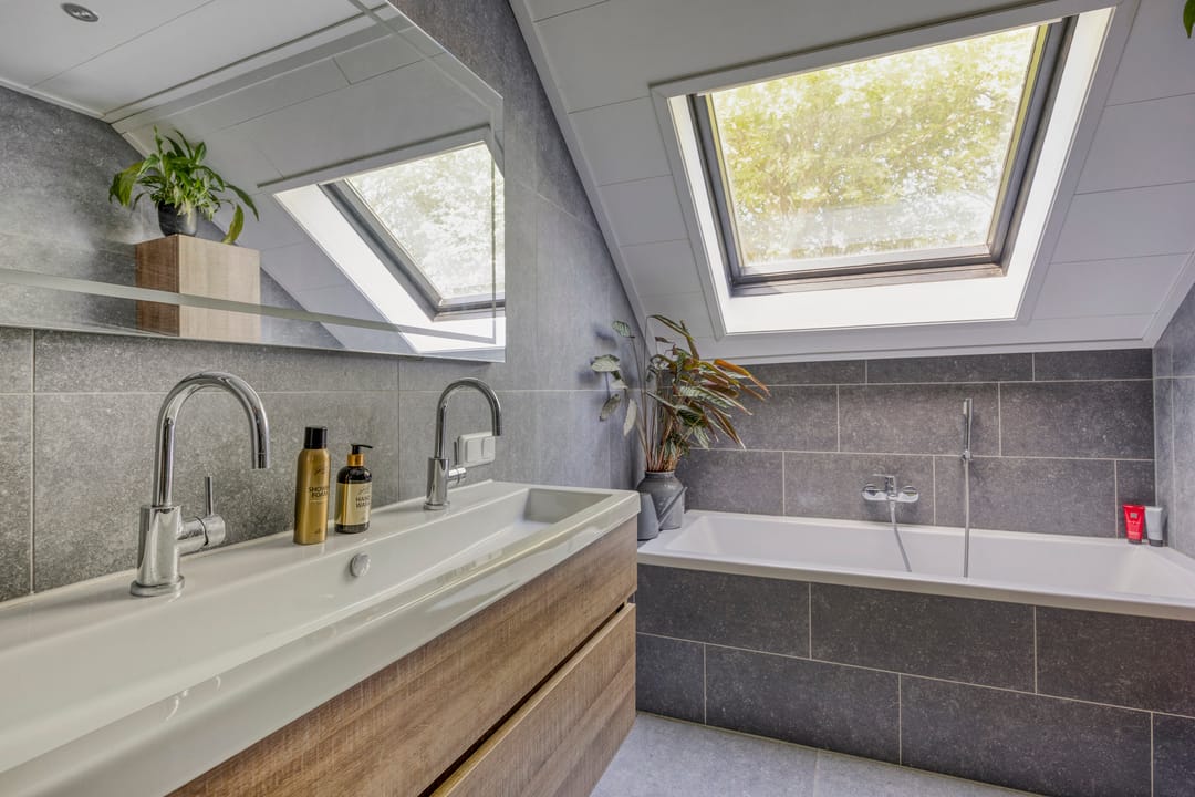 Photo 22 of Leppa 58