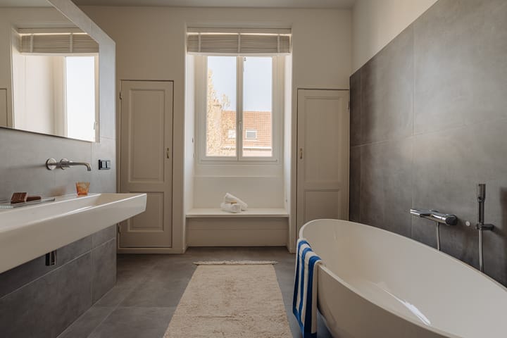 Photo 24 of Van Baerlestraat 148-2